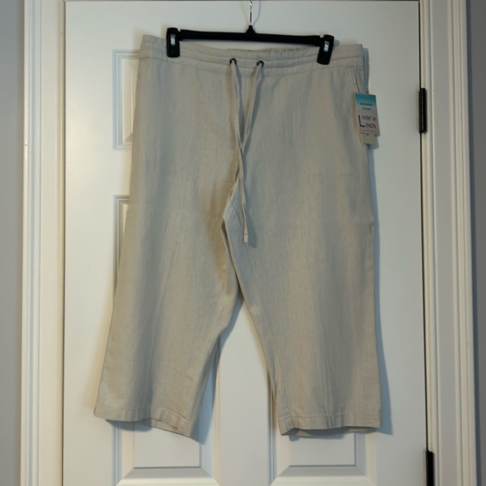 Women’s linen capris with tie waist size XL.